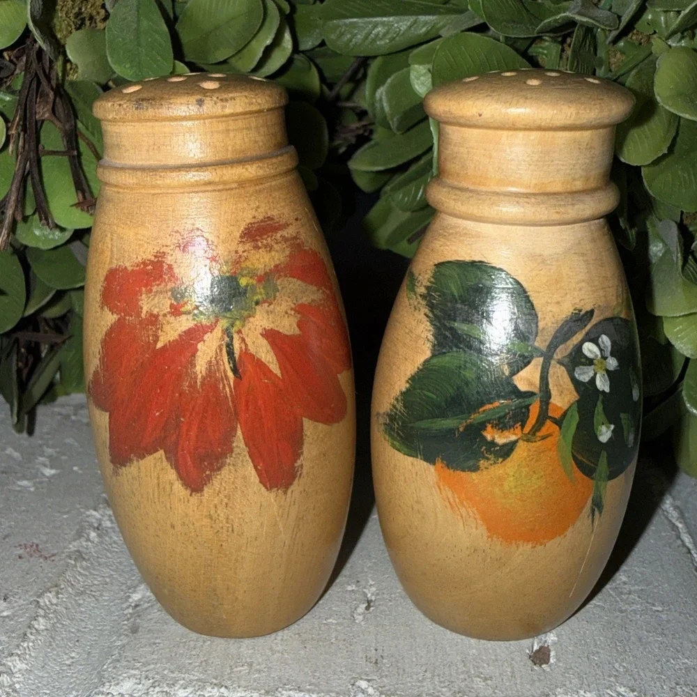 Vintage Wooden‎ Salt And Pepper Shakers With Painted Floral Fruit Pattern 3